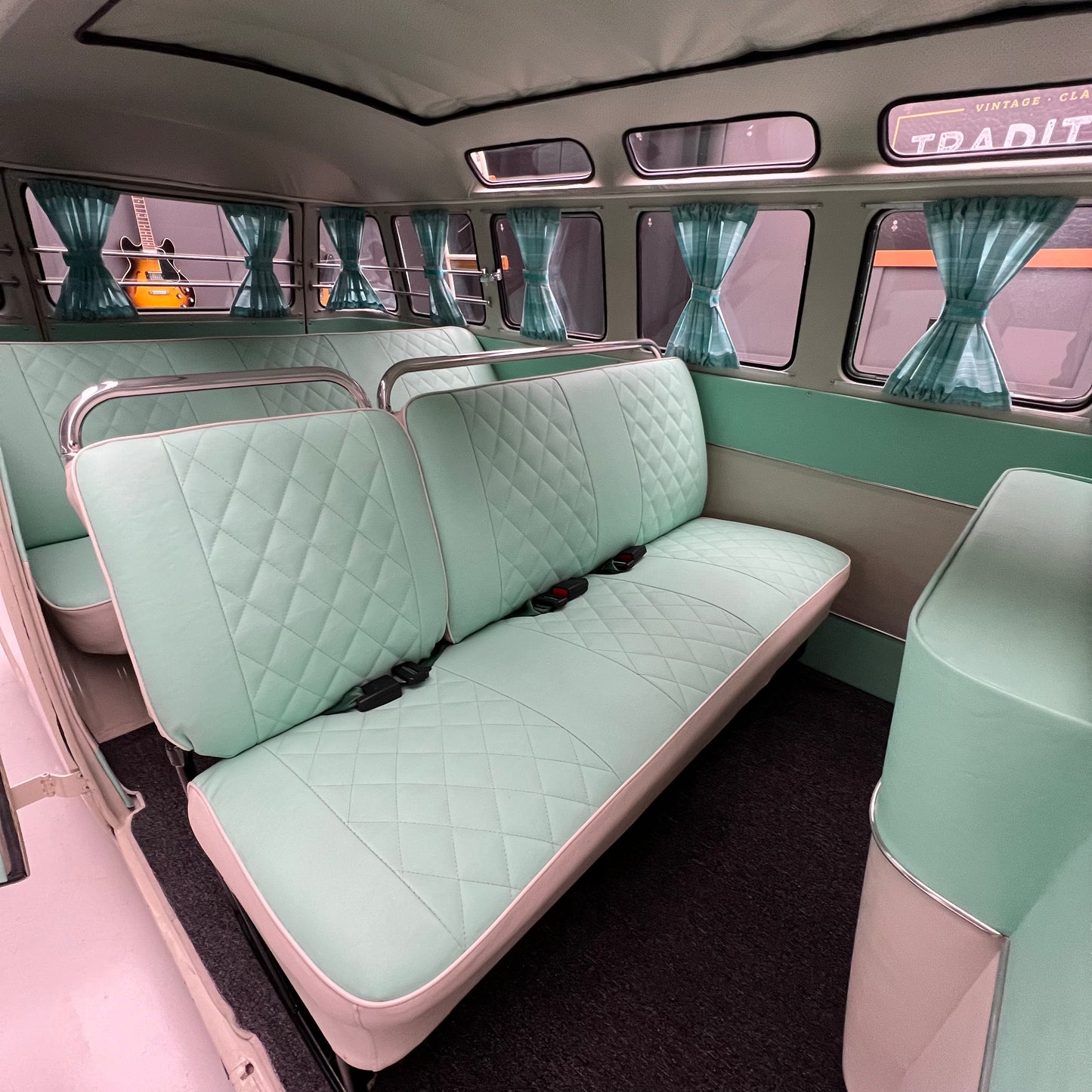 1972 Volkswagen Microbus Deluxe Samba 23 Window