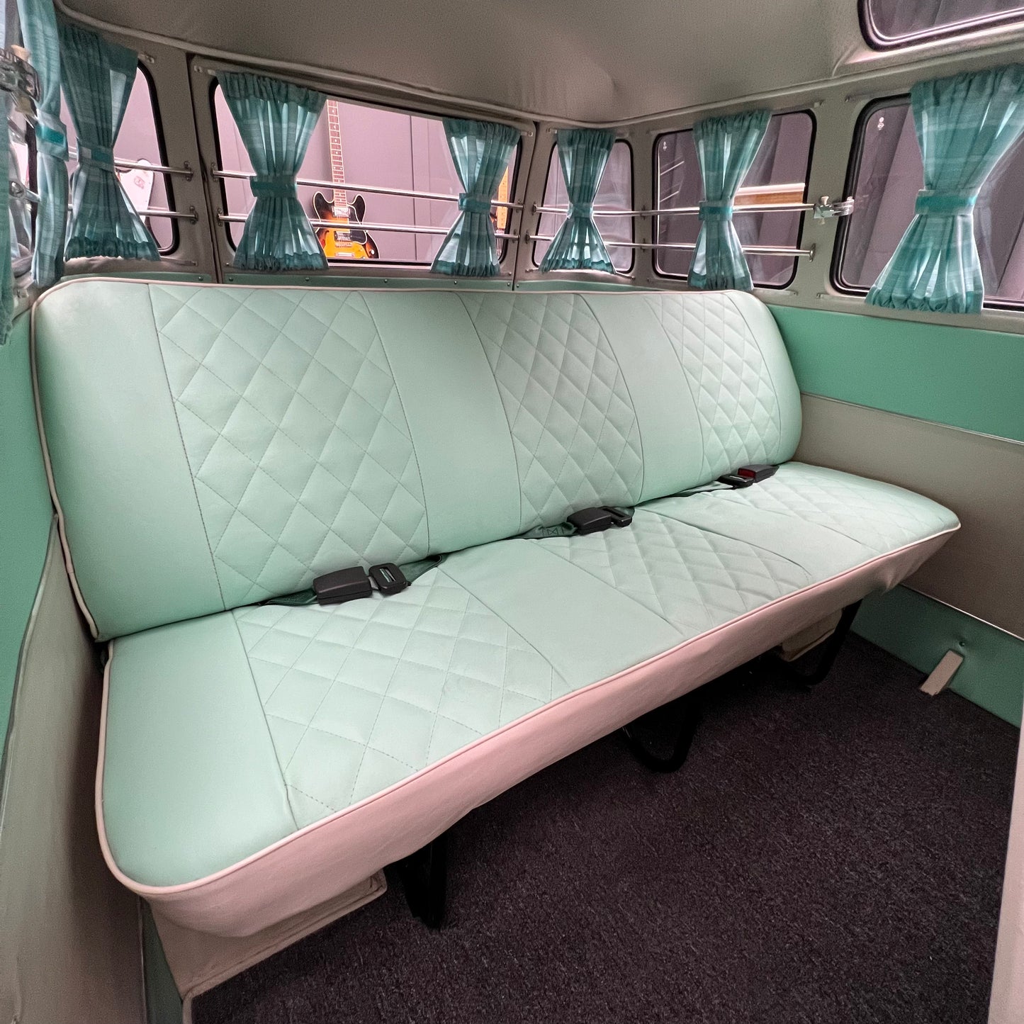 1972 Volkswagen Microbus Deluxe Samba 23 Window